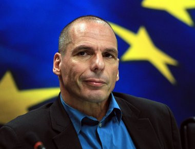Ο Γ.Βαρουφάκης ξανακτυπά: «Ο Α.Τσίπρας μου έλεγε ότι θα διώξει τον Γ.Στουρνάρα με φωνές και κλωτσιές»